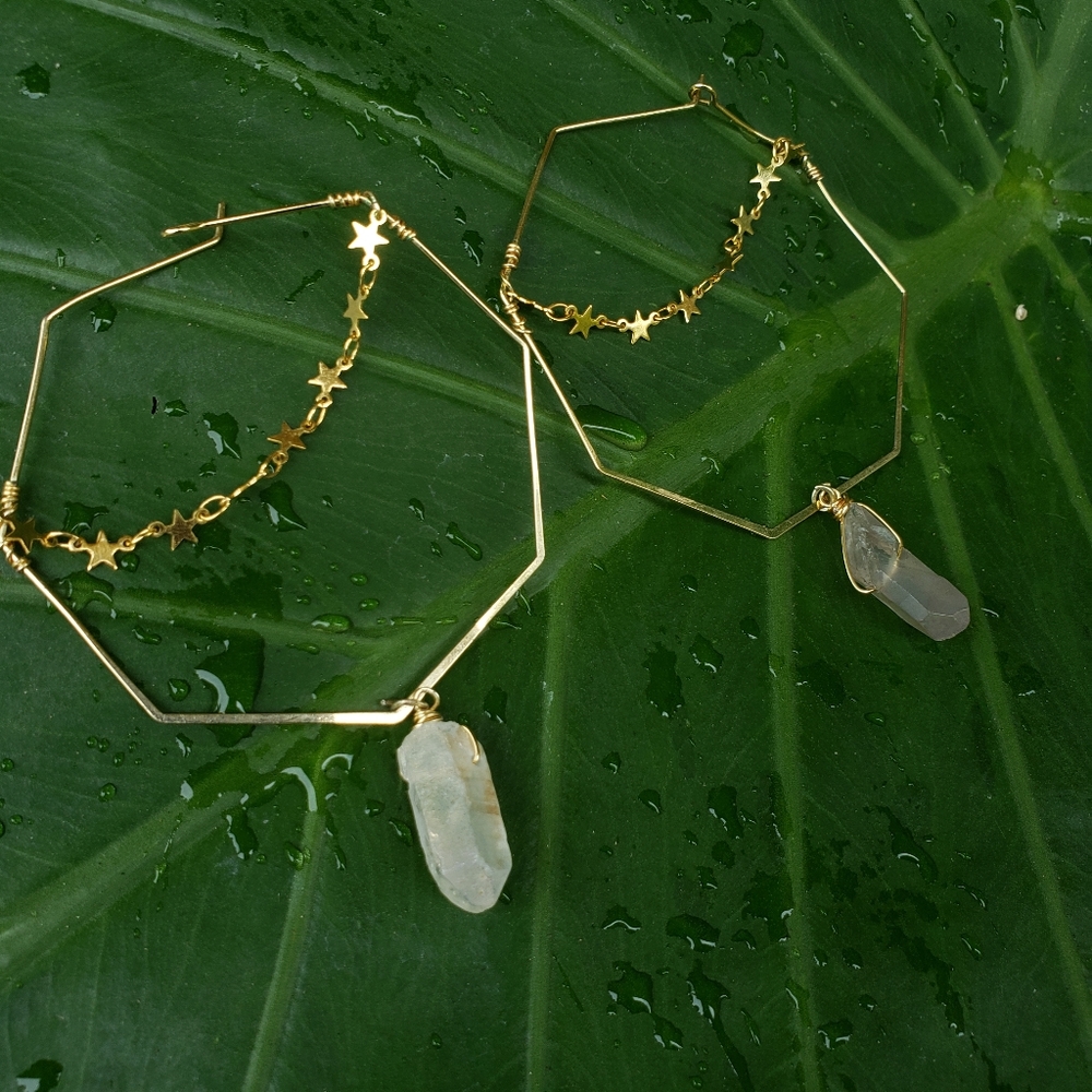 Gold quartz wire earrings
